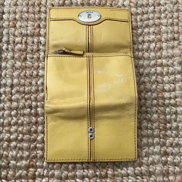 Bright yellow fossil trifold wallet - Picture 3 of 4